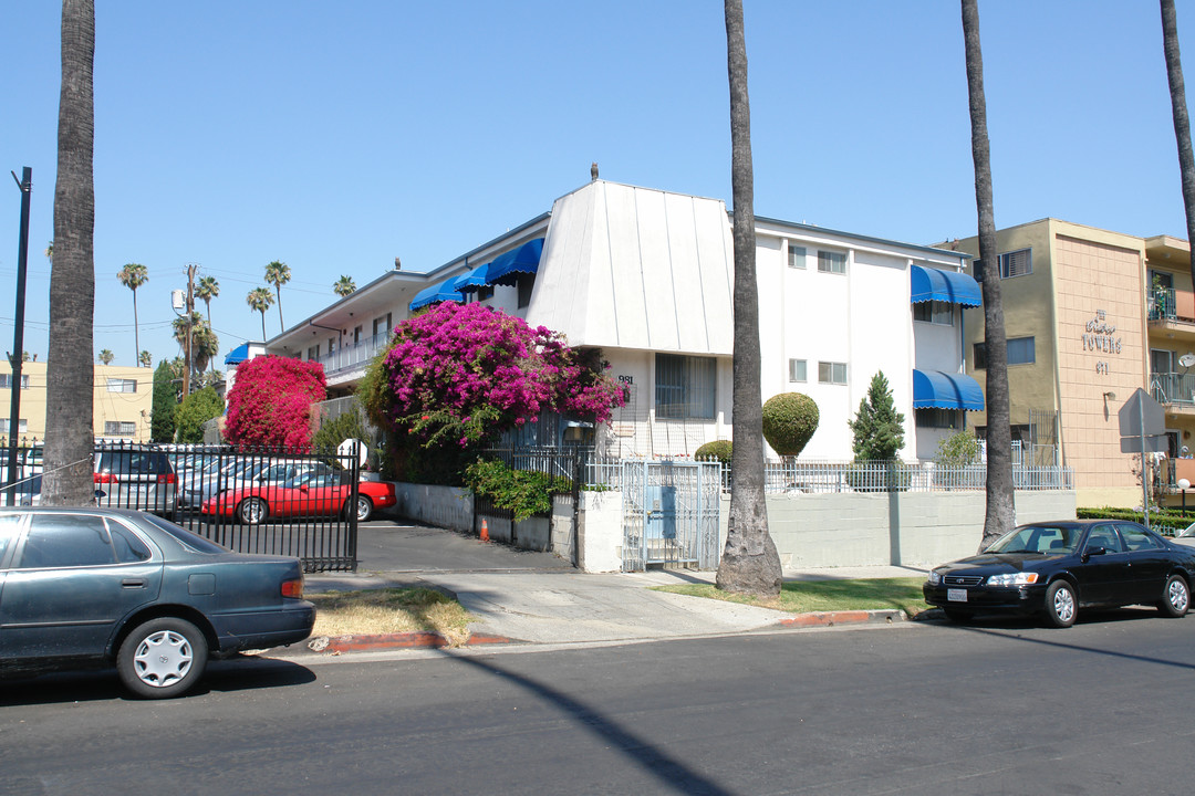 981 Elden Ave in Los Angeles, CA - Building Photo