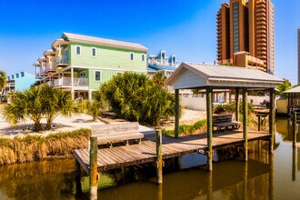 105 W 7th St in Gulf Shores, AL - Building Photo - Building Photo