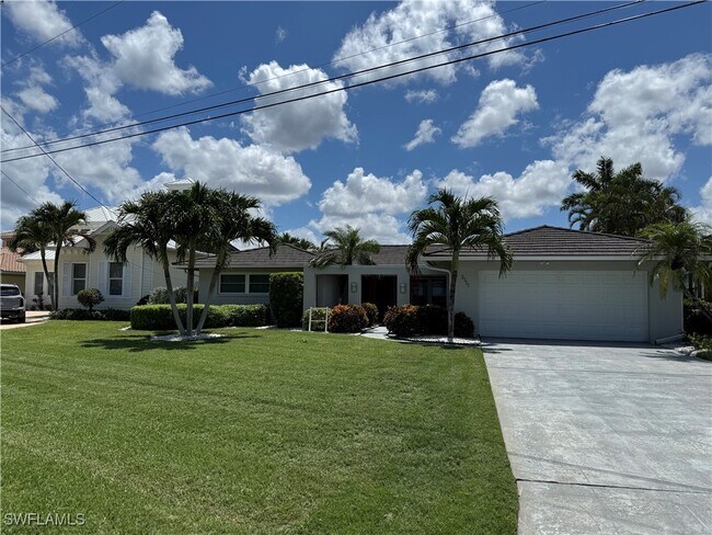 3111 SE 22nd Pl in Cape Coral, FL - Building Photo - Building Photo