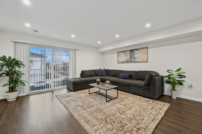 101 Oak St