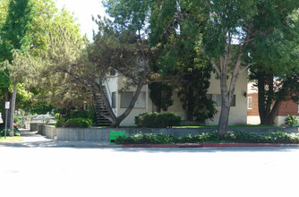 1200 W Victory Blvd in Burbank, CA - Building Photo - Building Photo