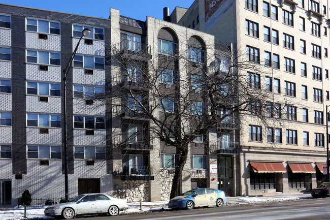 6815 N Sheridan Rd in Chicago, IL - Building Photo - Building Photo