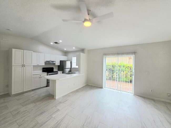 property at 569 E Ridge Cir N