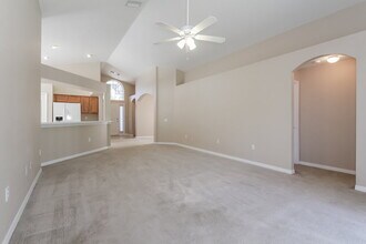 1609 Carson White Ln in Ruskin, FL - Foto de edificio - Building Photo