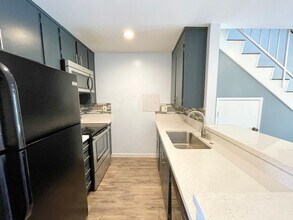 396 E Surfside Dr in Port Hueneme, CA - Building Photo - Building Photo