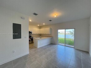 2377 NW 122nd Ter in Miami, FL - Foto de edificio - Building Photo