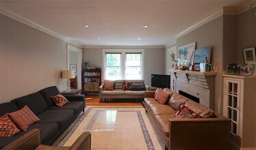 47 Lewis St in Newton, MA - Foto de edificio - Building Photo