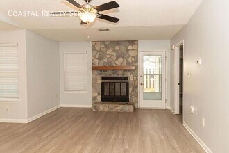 511 Woodland Park Cir in Mary Esther, FL - Building Photo - Building Photo