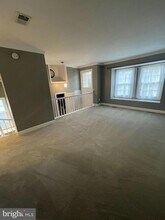 8012 Merry Oaks Ct in Vienna, VA - Building Photo - Building Photo