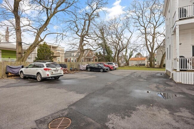 8R Mt Vernon St in Boston, MA - Building Photo - Building Photo