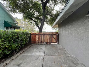 1805 Oak St in Paso Robles, CA - Foto de edificio - Building Photo