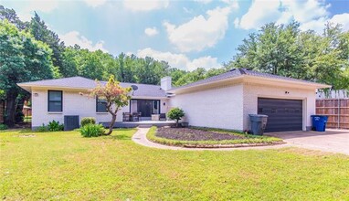 729 Bizerte Ave in Dallas, TX - Building Photo - Building Photo