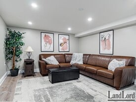 65 Fairfield Ave in Toronto, ON - Building Photo