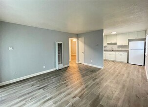 3544 Auburn Blvd in Sacramento, CA - Building Photo - Interior Photo