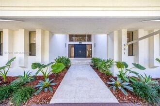 301 Isla Dorada Blvd in Coral Gables, FL - Building Photo - Building Photo