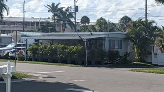 2601 Gulf Dr N in Bradenton Beach, FL - Building Photo