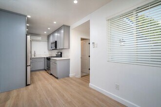 1532 1/2 N Ave 46 in Los Angeles, CA - Foto de edificio - Building Photo