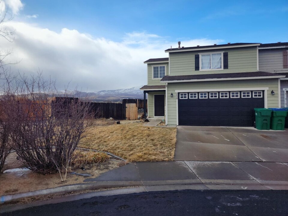 8630 Sunrise Mist Ct in Reno, NV - Building Photo