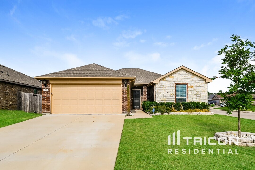 1662 Pompano Beach Dr in Dallas, TX - Building Photo