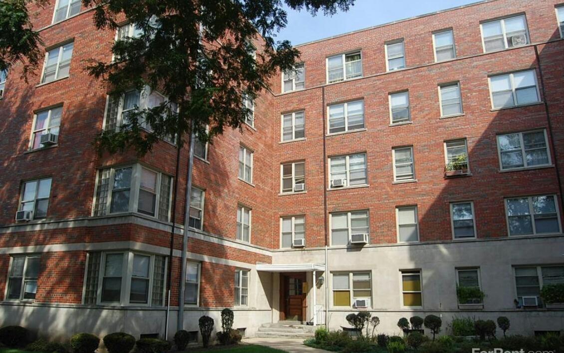 2620 W Berwyn Ave in Chicago, IL - Building Photo