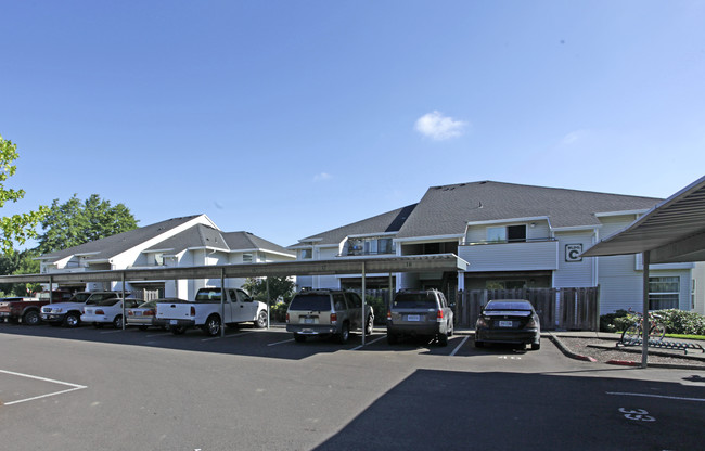 Minter Bridge Square Apartments in Hillsboro, OR - Building Photo - Building Photo