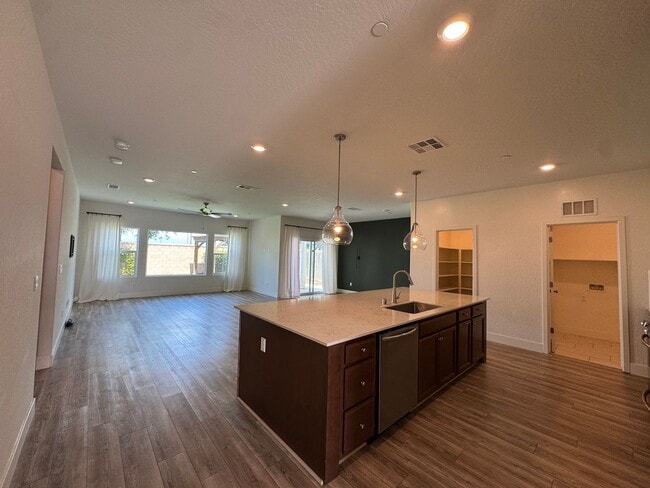 601 Wishon Ave W in Madera, CA - Building Photo - Building Photo