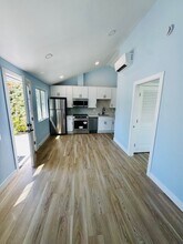 5417 E 27th St in Long Beach, CA - Foto de edificio - Building Photo