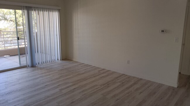 1901 Villa Palms Ct, Unit 205 in Las Vegas, NV - Foto de edificio - Building Photo