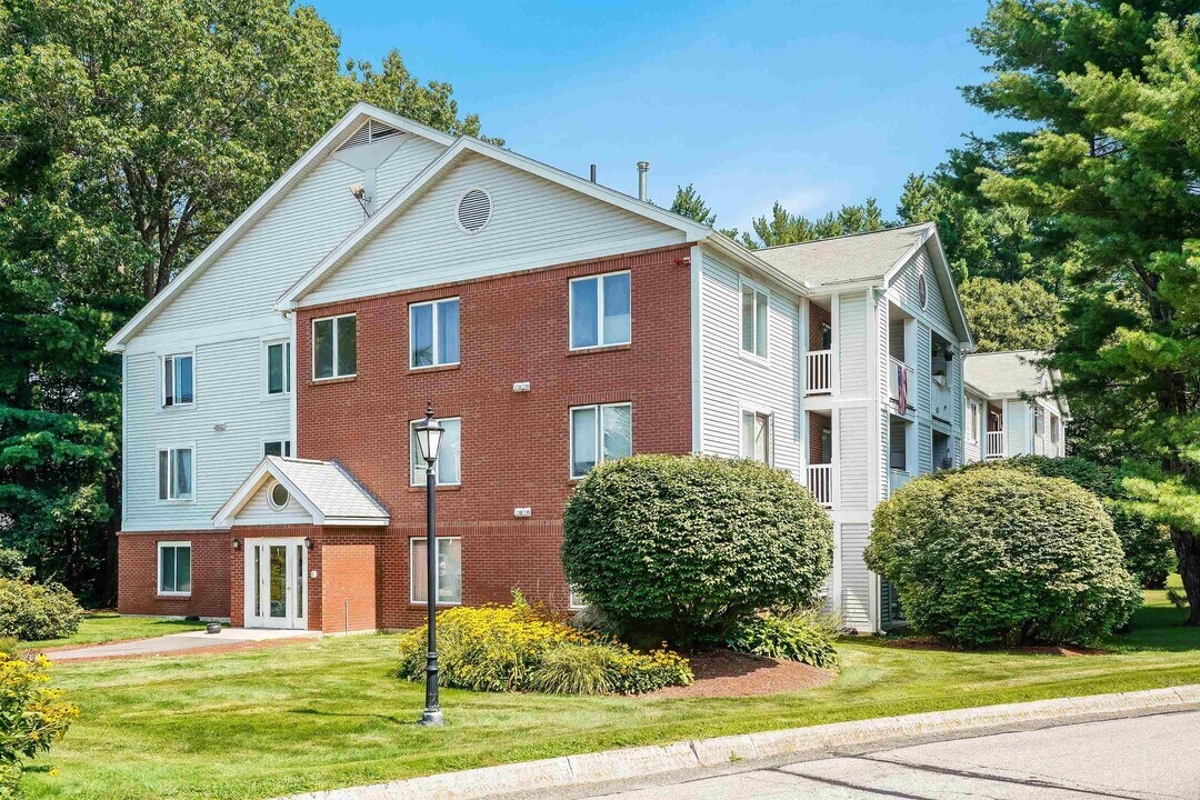 1 Timberwood Dr in Goffstown, NH - Building Photo