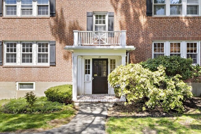 23 Hammond Pond Pkwy in Newton, MA - Building Photo - Building Photo