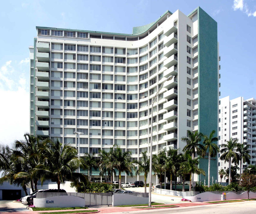 Mirador Condos South in Miami Beach, FL - Foto de edificio