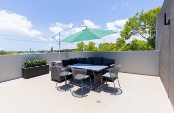 7107 NE 4th Ct in Miami, FL - Building Photo - Building Photo