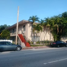 Miracle Apartments in Miami Beach, FL - Building Photo - Building Photo