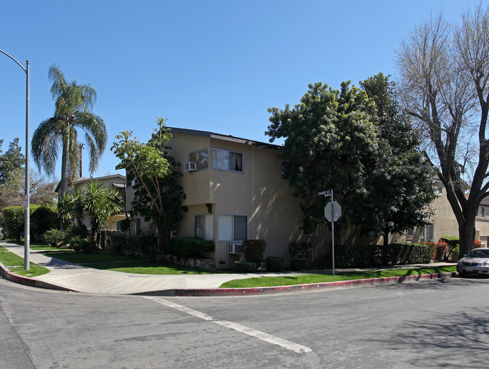 18540 Chase St in Northridge, CA - Building Photo