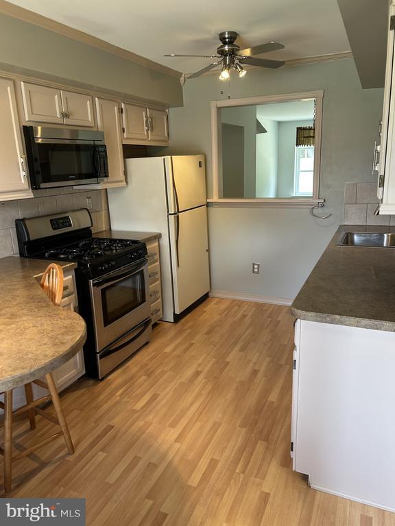 889 Clover Pl in Warminster, PA - Building Photo - Building Photo