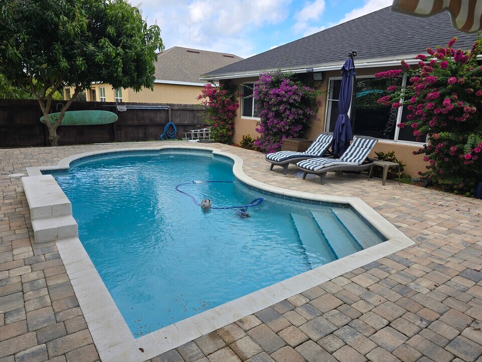 662 SW Sarazen Ave, Unit Charming Furnished apto in Port St. Lucie, FL - Building Photo