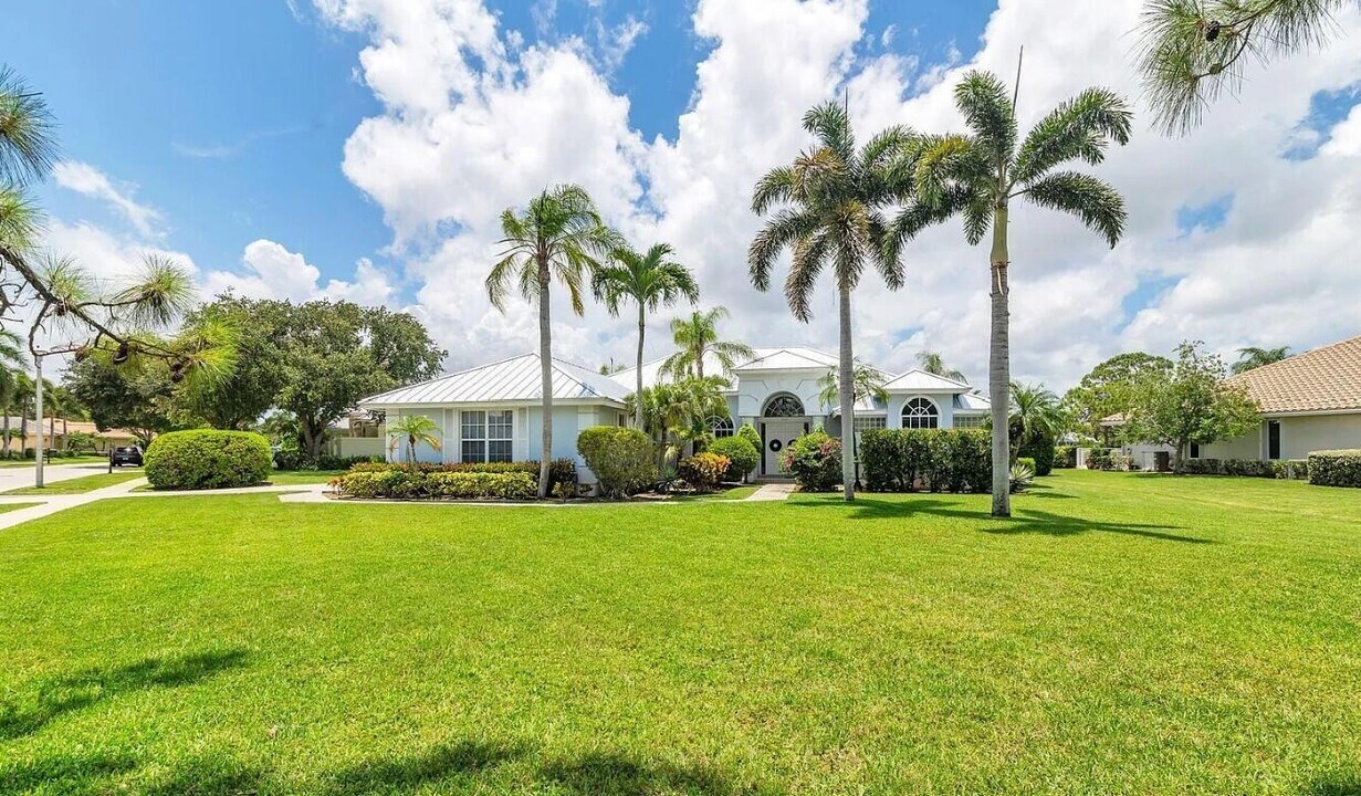 6025 Fountain Palm Dr in Jupiter, FL - Building Photo