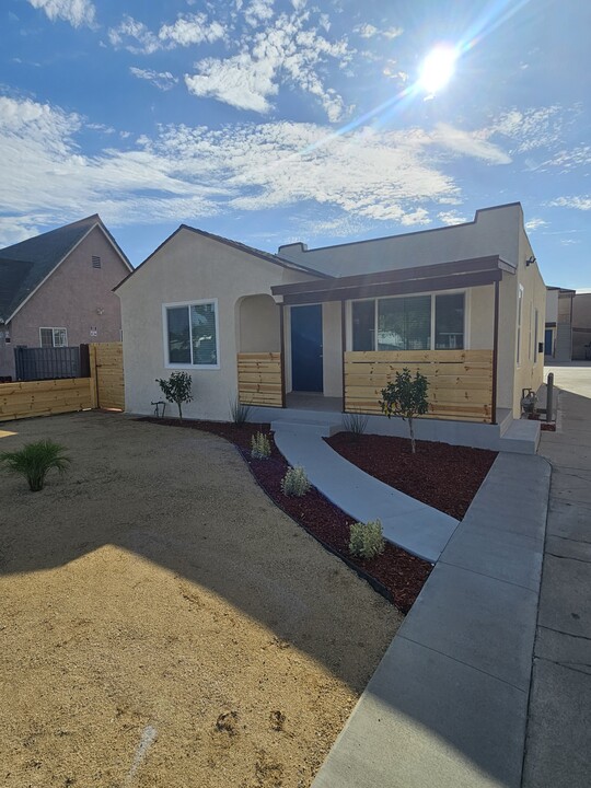 10003 San Juan Ave in South Gate, CA - Building Photo