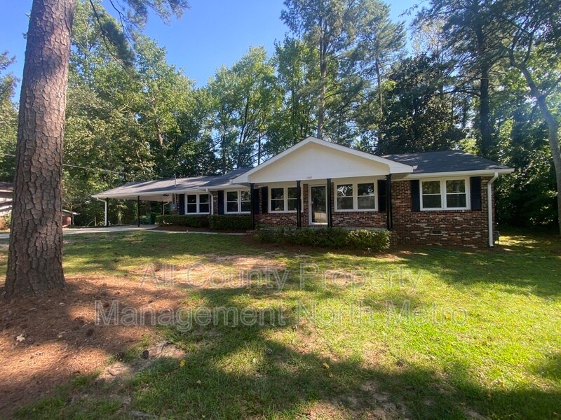 1249 Valley View Rd in Dunwoody, GA - Building Photo