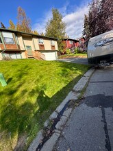 9202 Cam Island Cir in Anchorage, AK - Foto de edificio - Building Photo