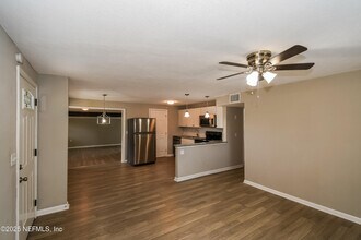 335 Bonnlyn Dr in Orange Park, FL - Building Photo - Building Photo