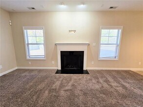 389 Roanoke Dr in Raeford, NC - Foto de edificio - Building Photo