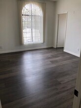 1339 N Sycamore Ave, Unit 313 in Los Angeles, CA - Foto de edificio - Building Photo