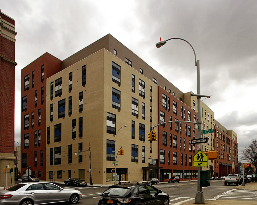 Roscoe Brown Apartments in Bronx, NY - Building Photo