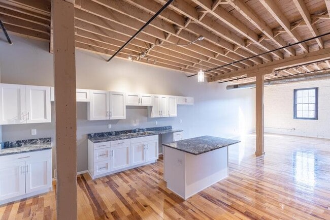 116 N 4th St in Burlington, IA - Foto de edificio - Building Photo