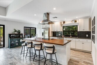 2172 Kings Lake Blvd in Naples, FL - Building Photo - Building Photo