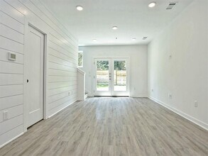 5924 S Congress Ave in Austin, TX - Building Photo - Building Photo