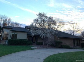 3266 Montmarte Cir in West Bloomfield Township, MI - Building Photo