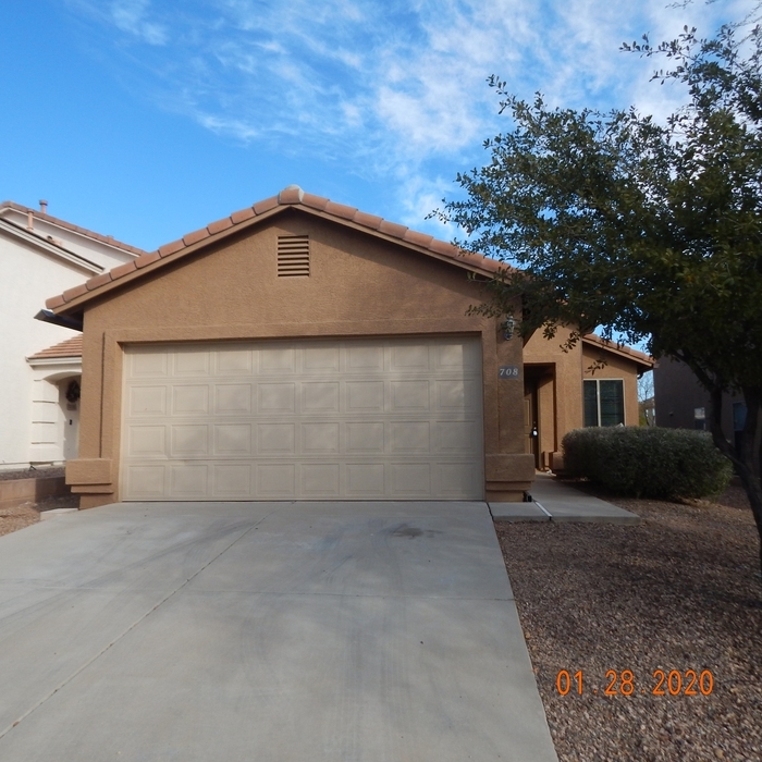 708 W Cholla Crest Dr in Green Valley, AZ - Building Photo