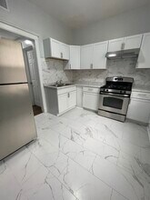 916 W 68th St in Chicago, IL - Building Photo - Building Photo